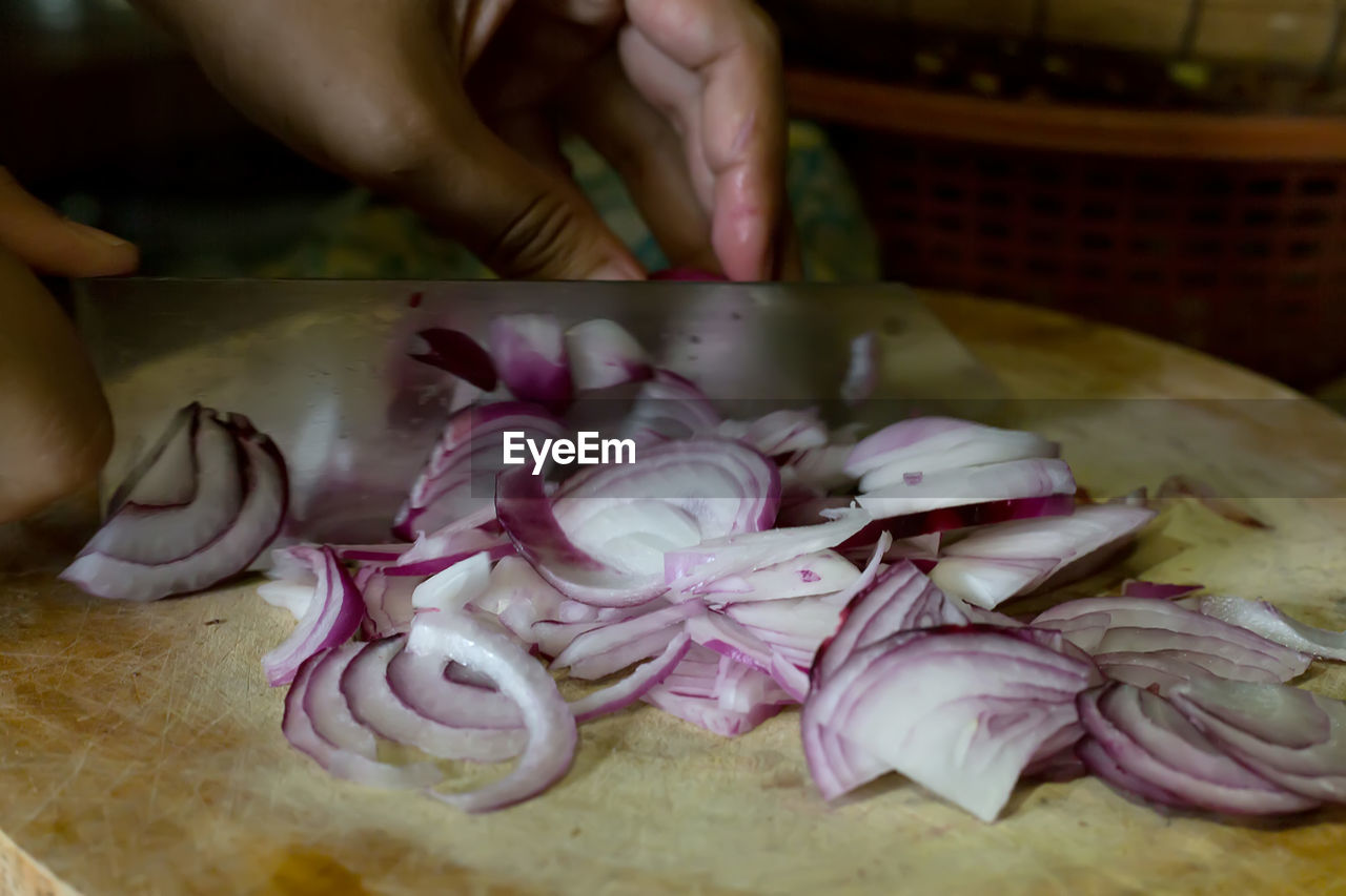 MIDSECTION OF PERSON PREPARING FOOD