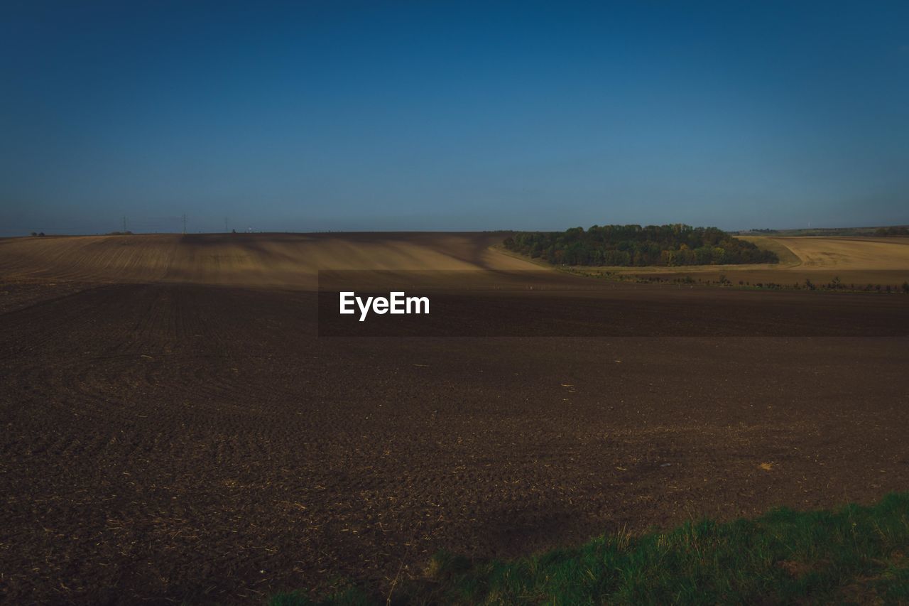 SCENIC VIEW OF FIELD AGAINST CLEAR SKY