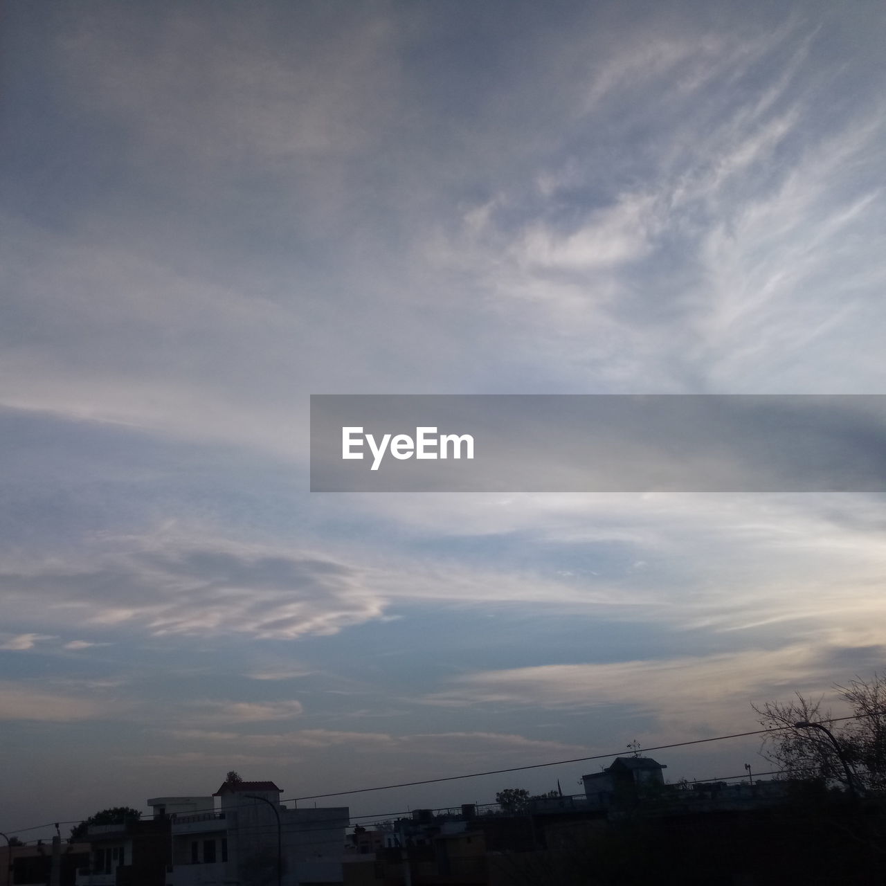 LOW ANGLE VIEW OF BUILDINGS AGAINST SKY