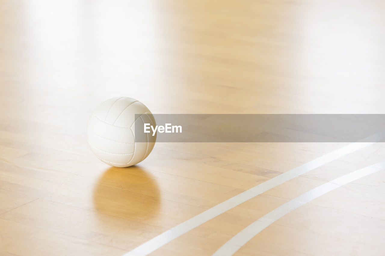 HIGH ANGLE VIEW OF BALL ON FLOOR