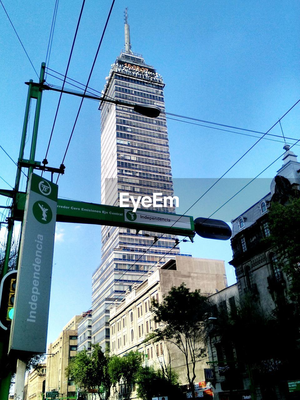 LOW ANGLE VIEW OF MODERN BUILDING