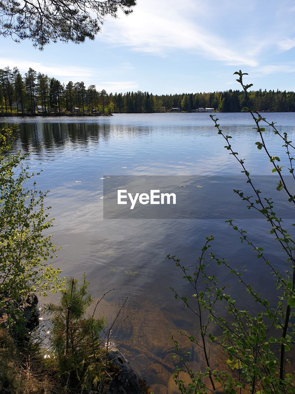 IDYLLIC VIEW OF LAKE AGAINST SKY