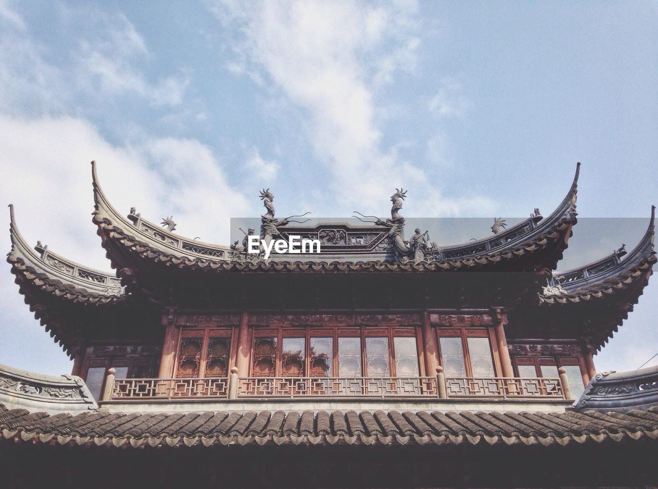 LOW ANGLE VIEW OF TEMPLE AGAINST SKY