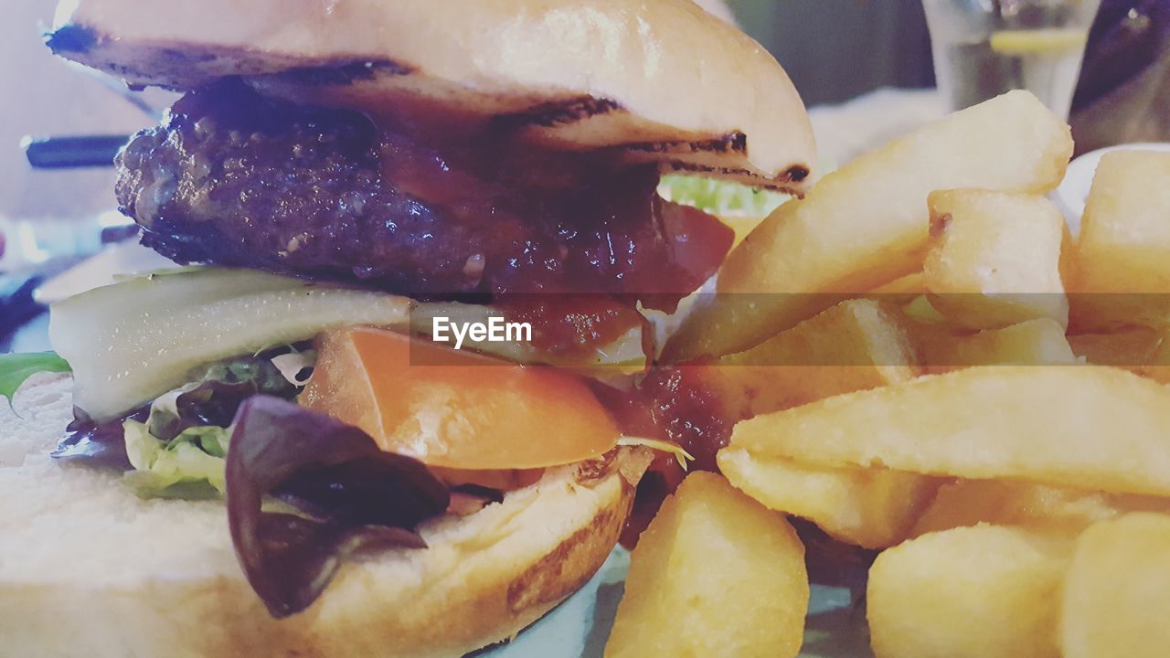 CLOSE-UP OF FOOD ON TABLE