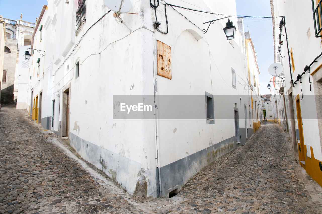 Narrow alley amidst buildings in city