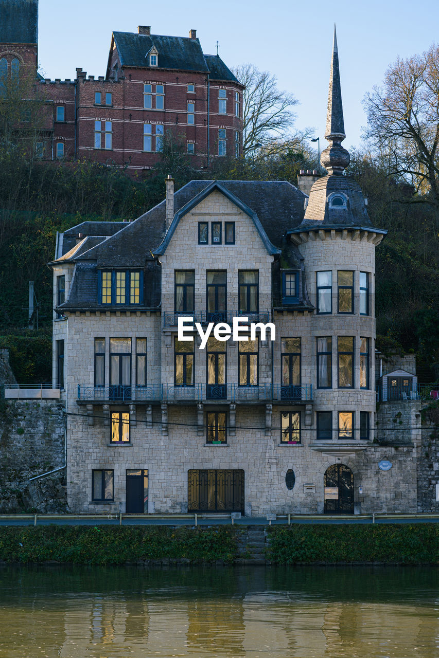 architecture, building exterior, built structure, building, château, water, water castle, waterway, city, house, residential district, nature, history, the past, reflection, town, travel destinations, sky, river, no people, estate, tourism, travel, home, outdoors, tower, manor house, castle, window, old, plant