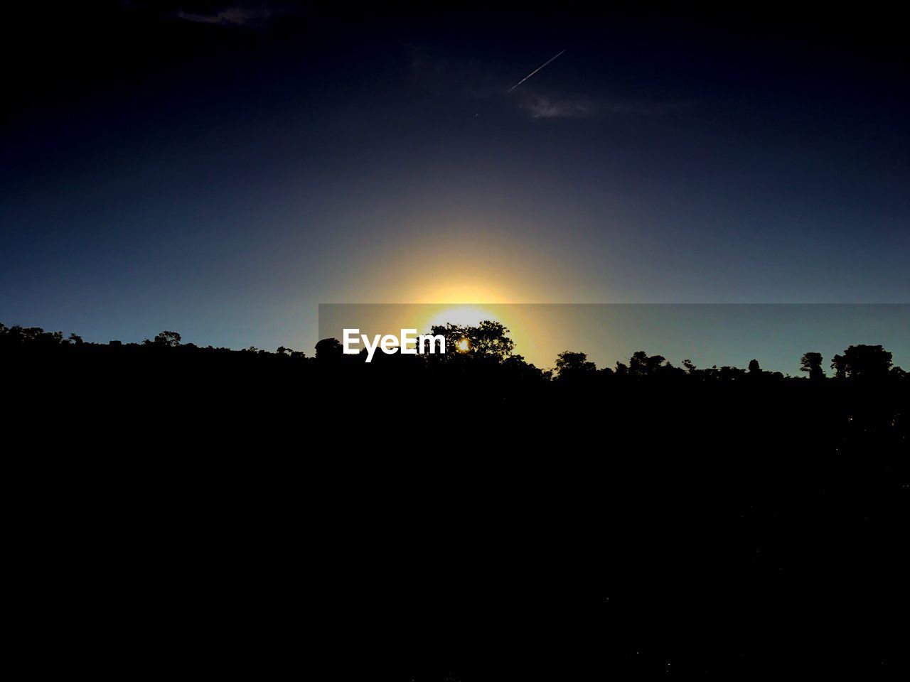 SCENIC VIEW OF SILHOUETTE LANDSCAPE AGAINST SKY DURING SUNSET