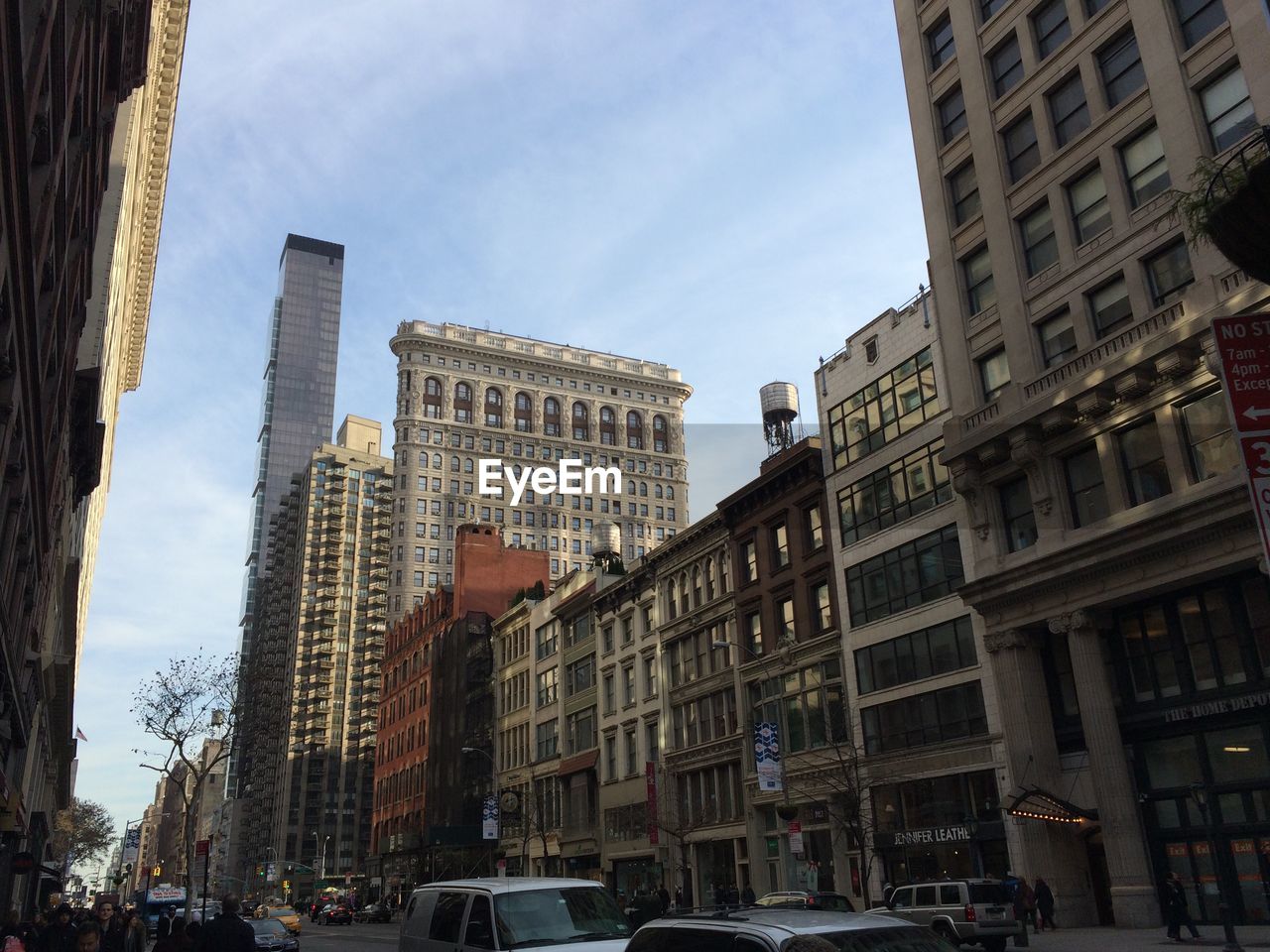 LOW ANGLE VIEW OF BUILDINGS AGAINST SKY