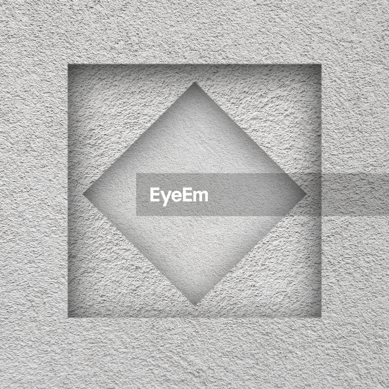 Double concentric square frame con concrete wall background
