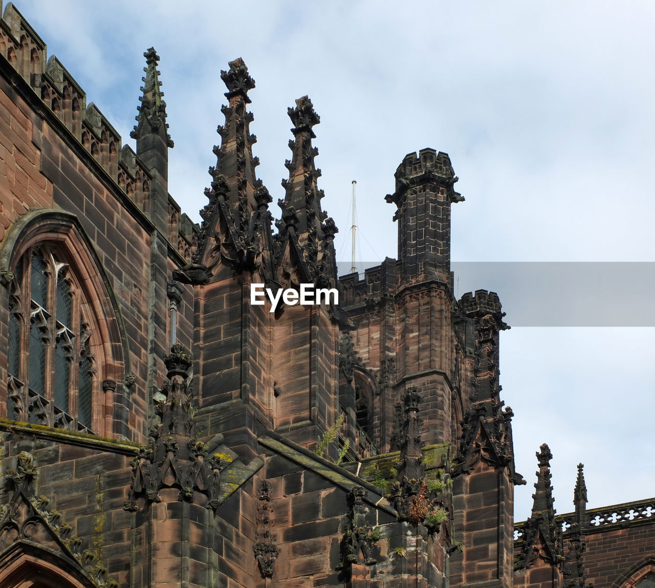 LOW ANGLE VIEW OF OLD BUILDING