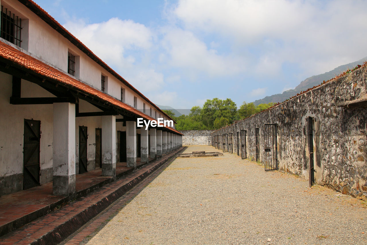 VIEW OF EMPTY RAILWAY BRIDGE