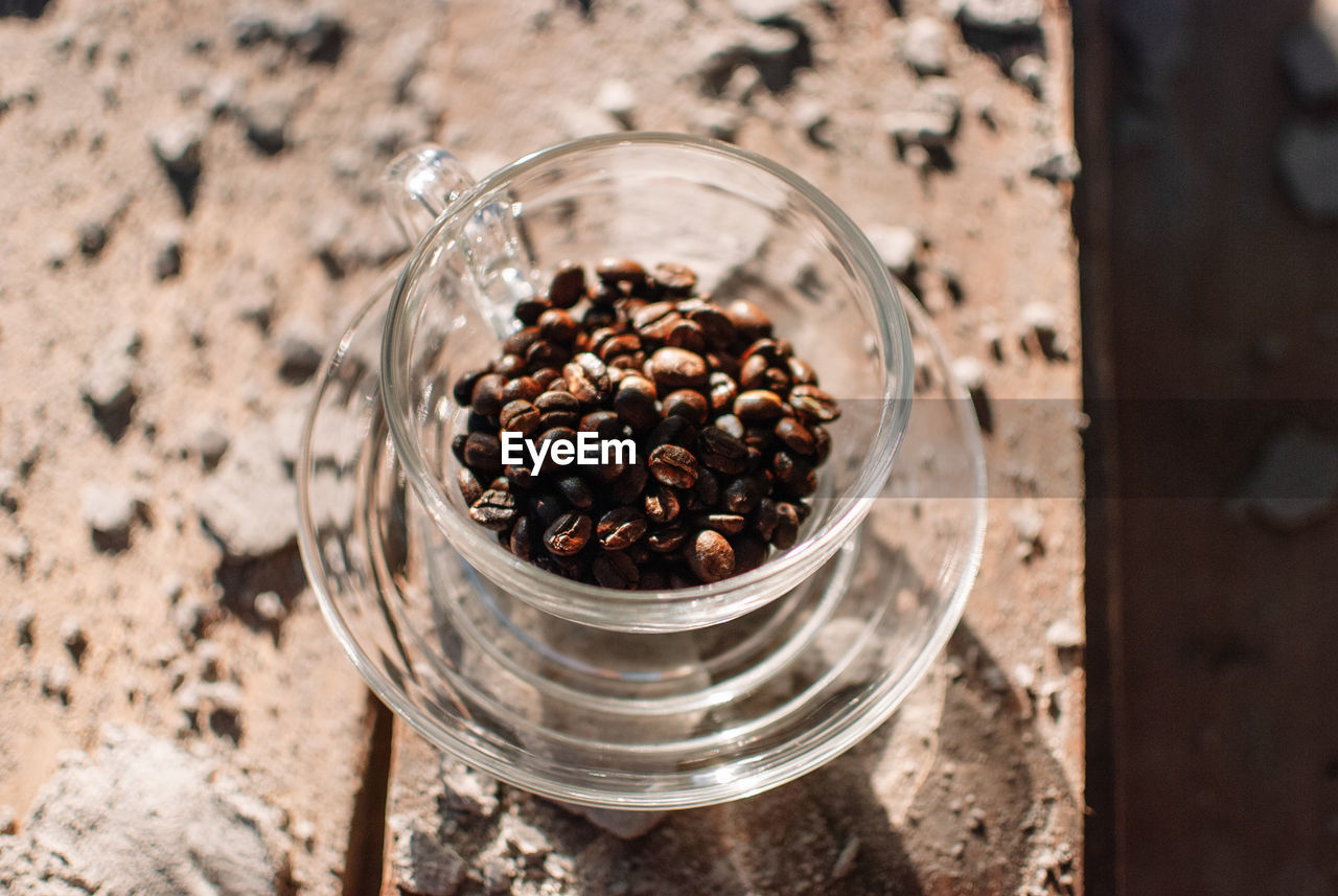 HIGH ANGLE VIEW OF COFFEE BEANS ON TABLE