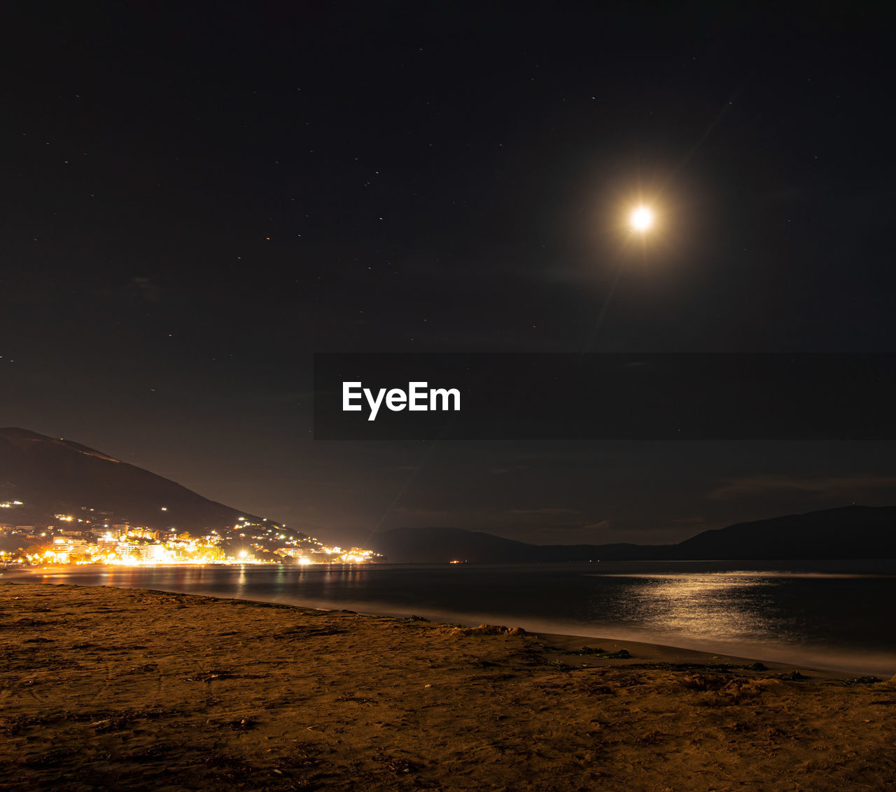 VIEW OF SEA AGAINST SKY AT NIGHT