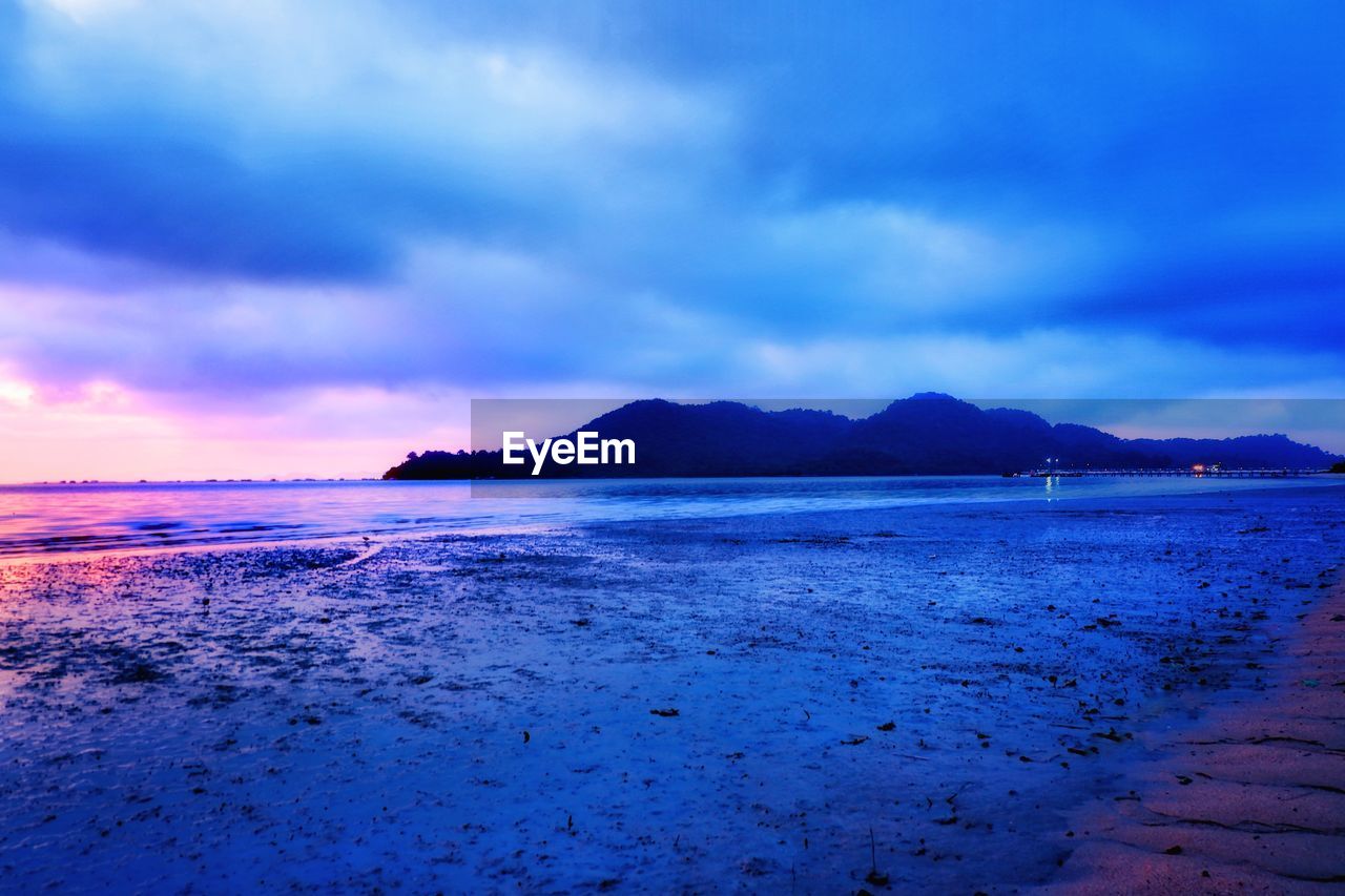 SCENIC VIEW OF SEA AGAINST BLUE SKY