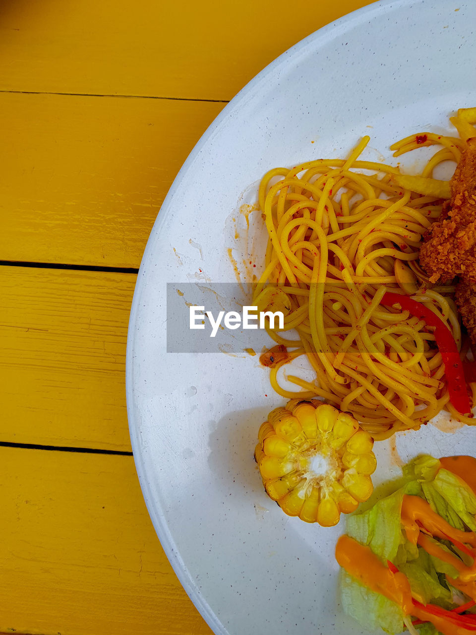 HIGH ANGLE VIEW OF PASTA IN PLATE