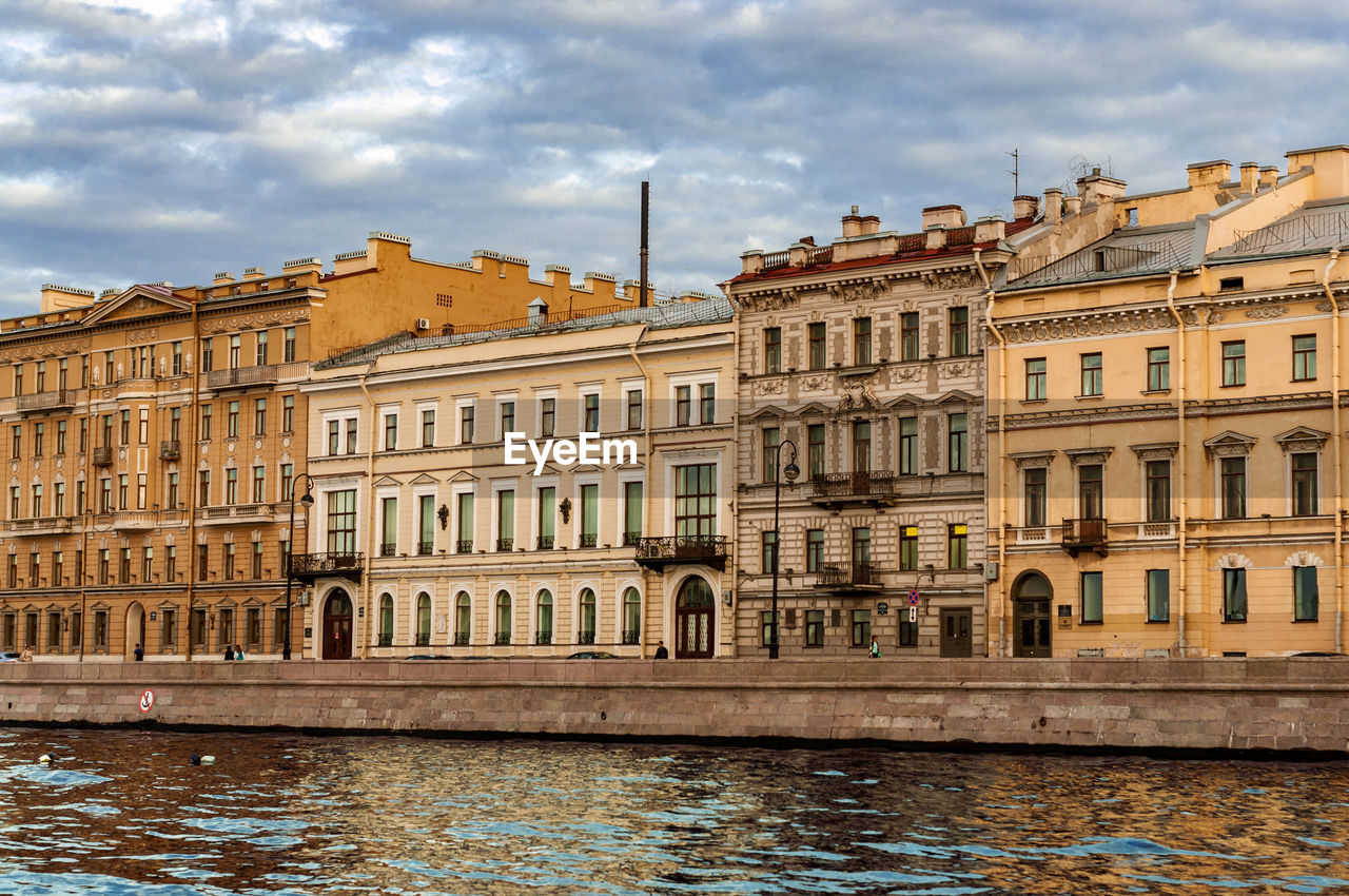 VIEW OF BUILDINGS IN CITY