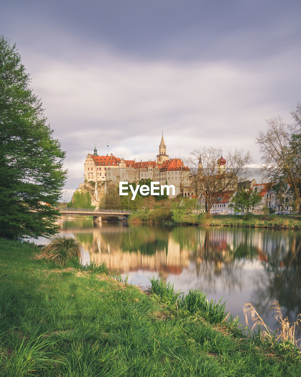 VIEW OF BUILDINGS BY LAKE AGAINST SKY