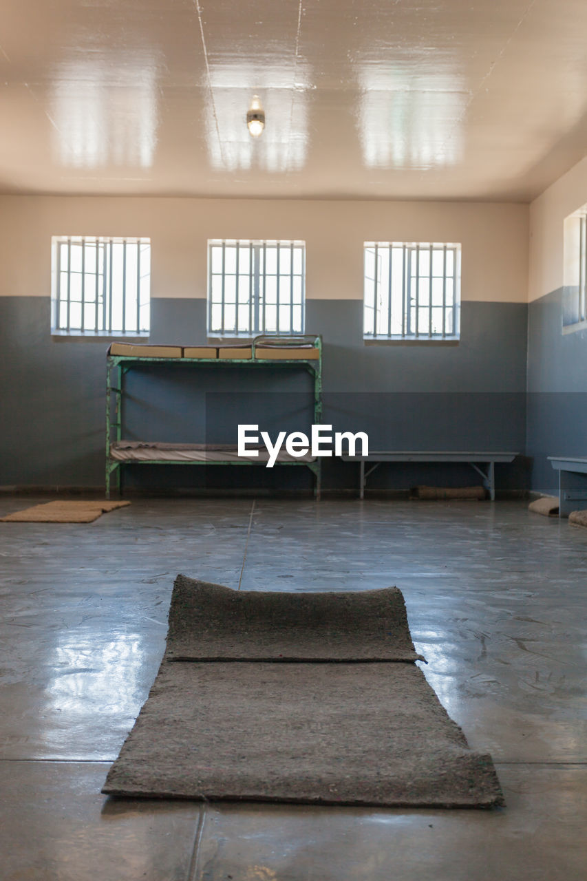 INTERIOR OF EMPTY ABANDONED BUILDING