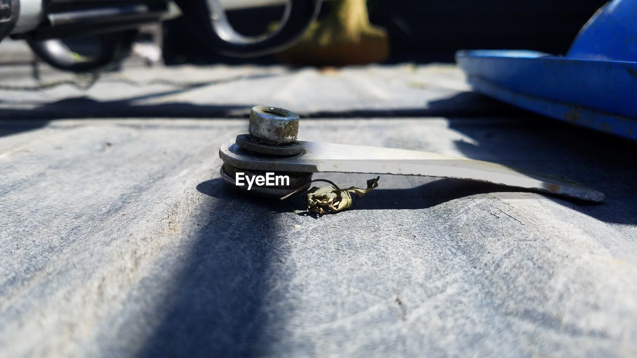 CLOSE-UP OF CHAIN ON TABLE AT SIDEWALK