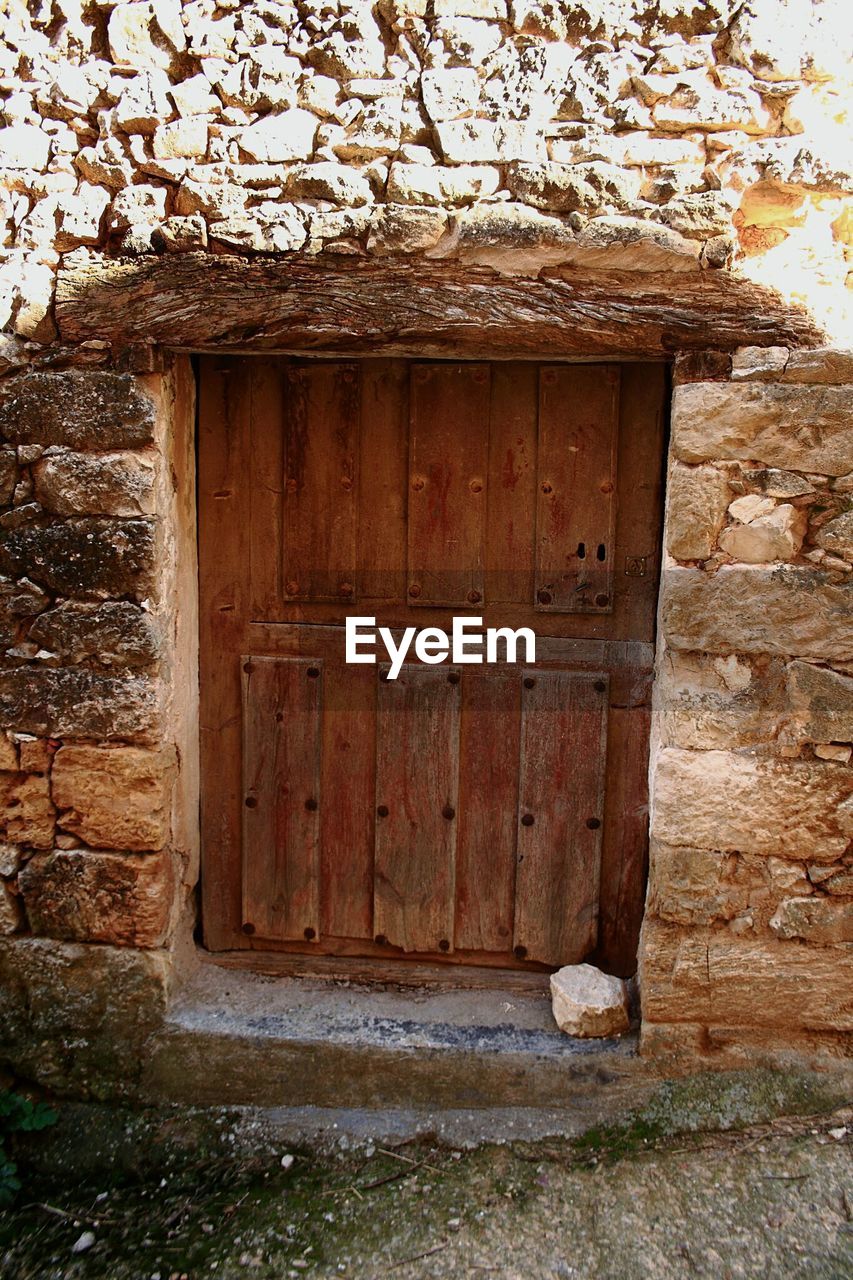 CLOSE-UP OF DOOR OF HOUSE