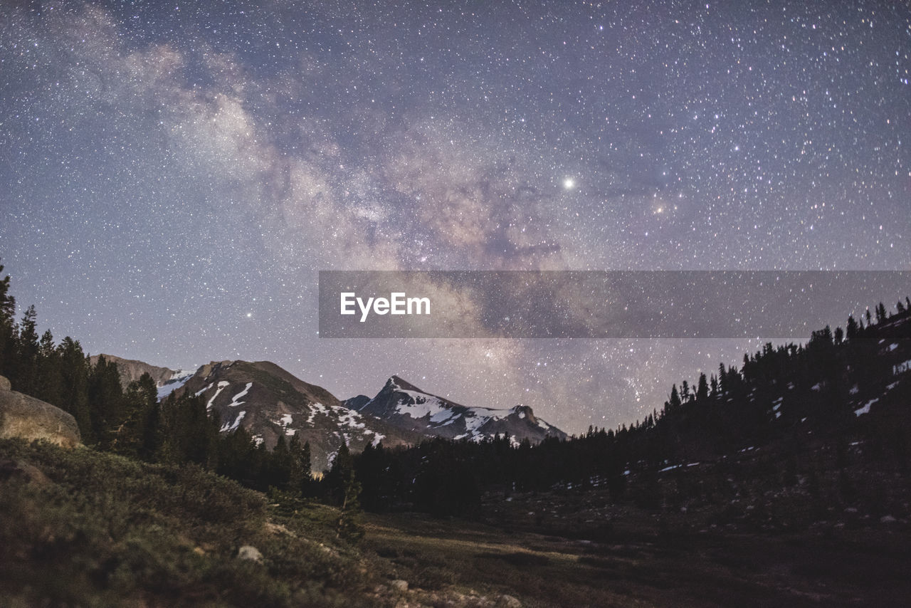 Milkway and a planet over the sierra mountains outside yosemite national park