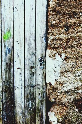 CLOSE-UP OF WOODEN WALL