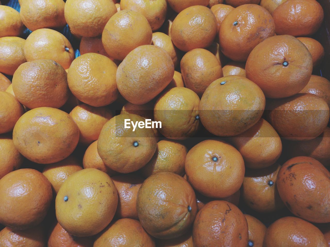FULL FRAME SHOT OF ORANGES