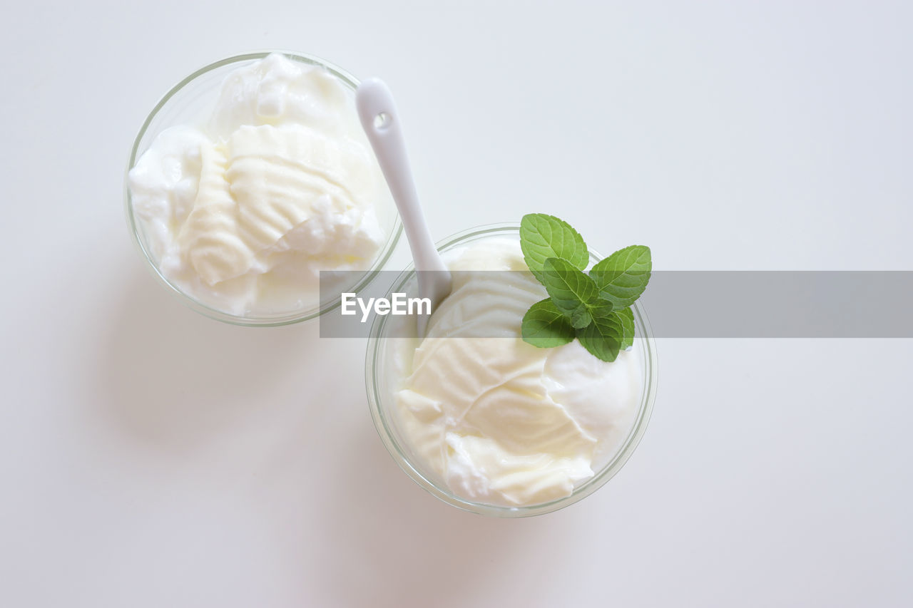 HIGH ANGLE VIEW OF ICE CREAM IN GLASS