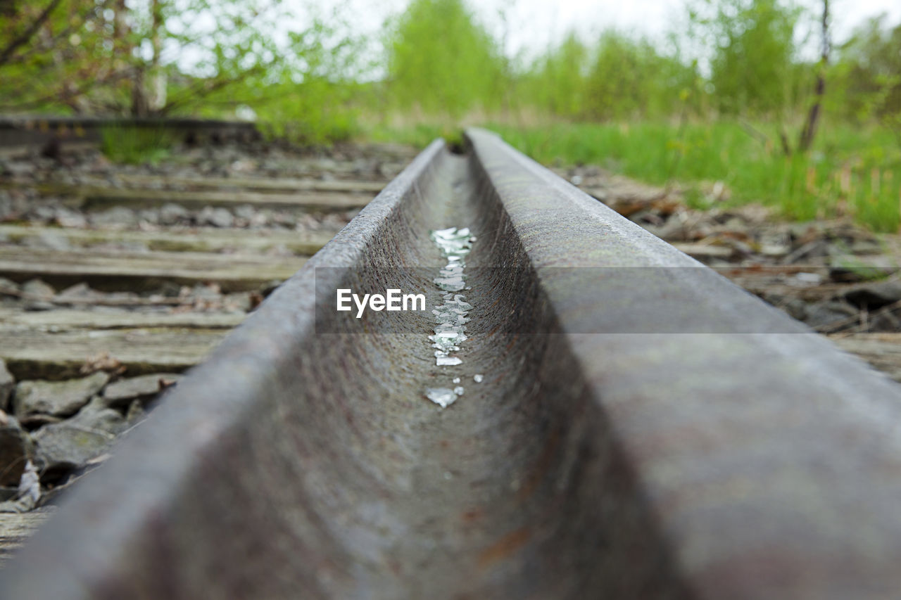 SURFACE LEVEL OF RAILROAD TRACK