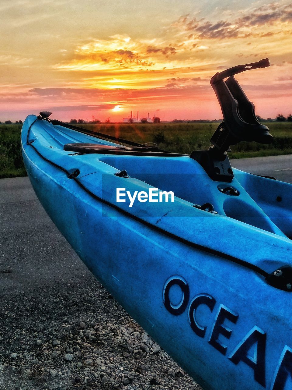 BOATS IN SEA AT SUNSET