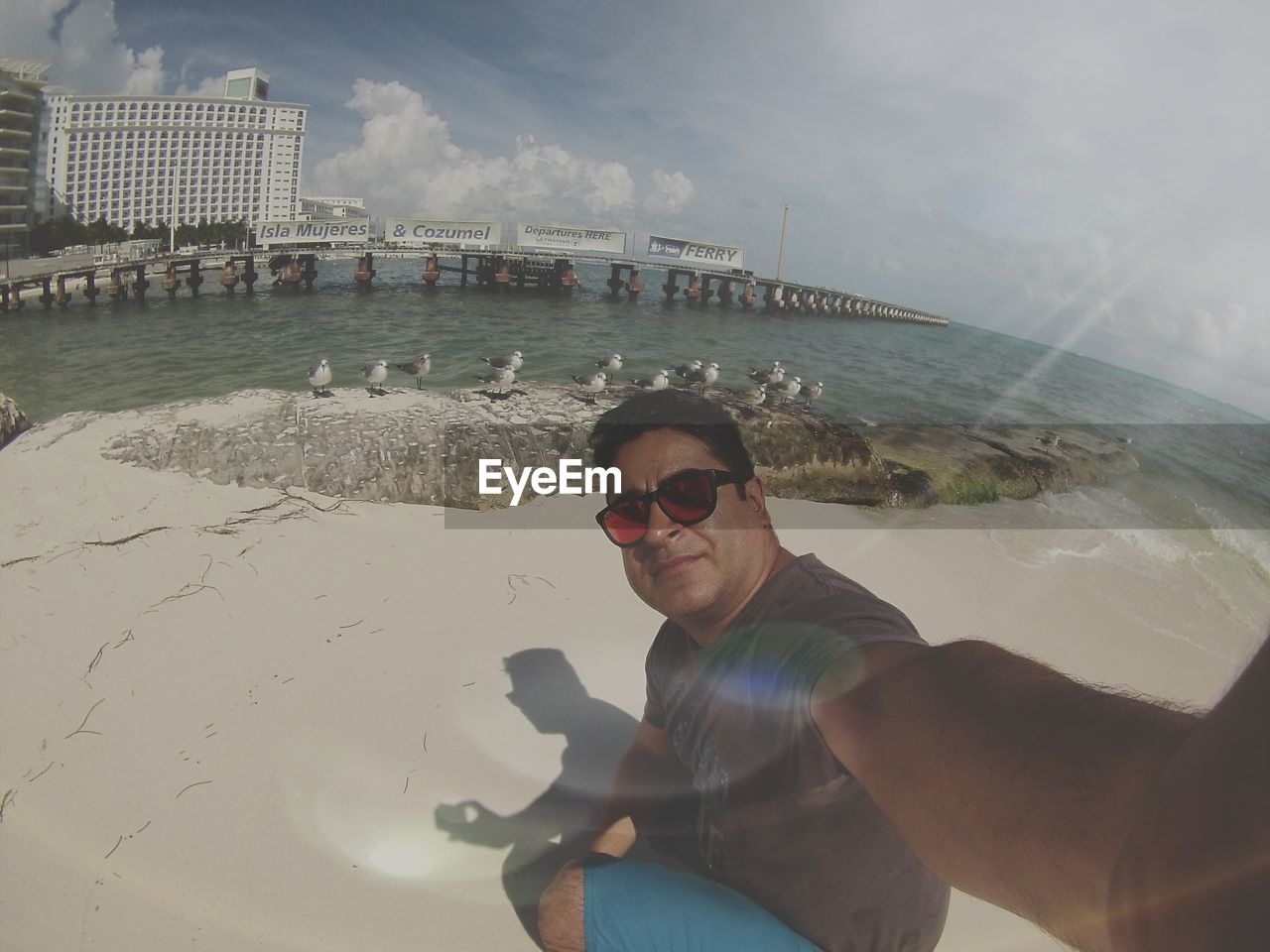 PORTRAIT OF MAN IN SUNGLASSES