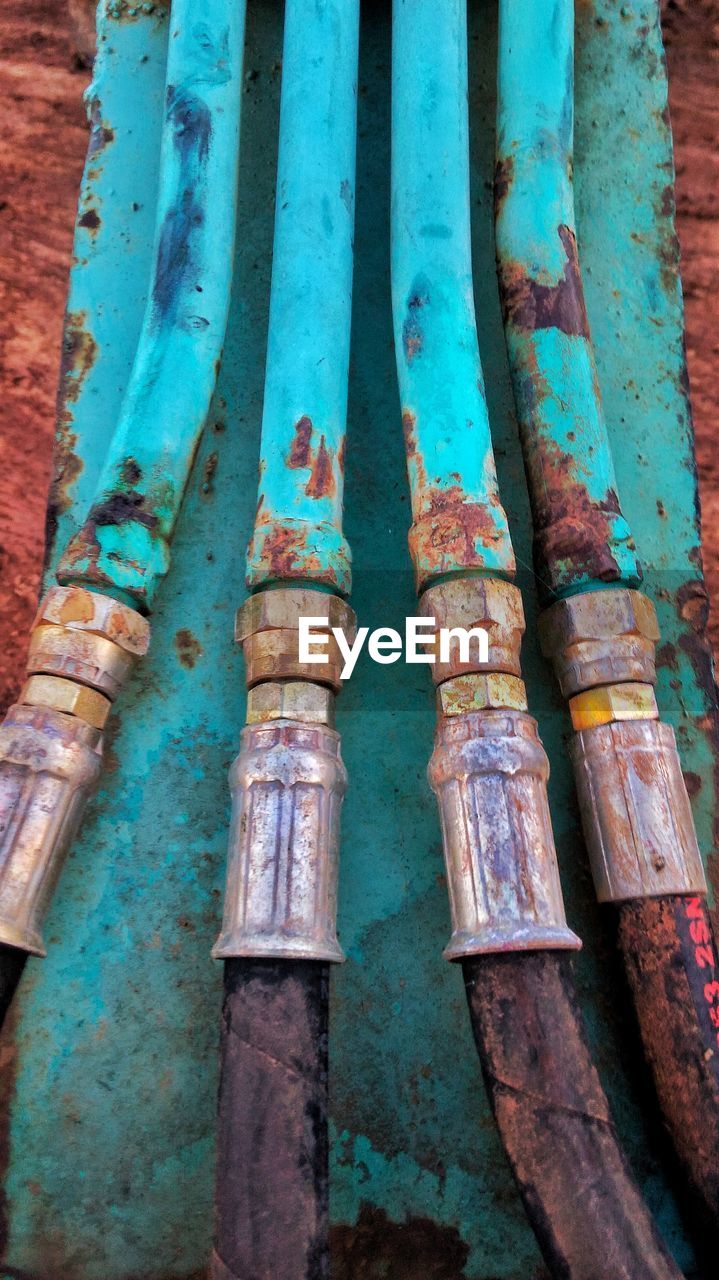 HIGH ANGLE VIEW OF PIPE ON RUSTY METAL