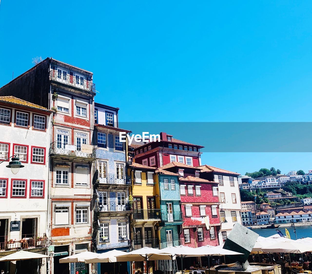 LOW ANGLE VIEW OF BUILDINGS IN TOWN AGAINST CLEAR SKY