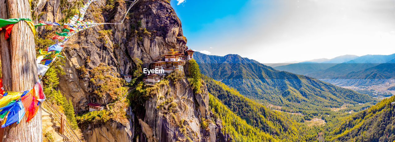 PANORAMIC VIEW OF MOUNTAIN RANGE