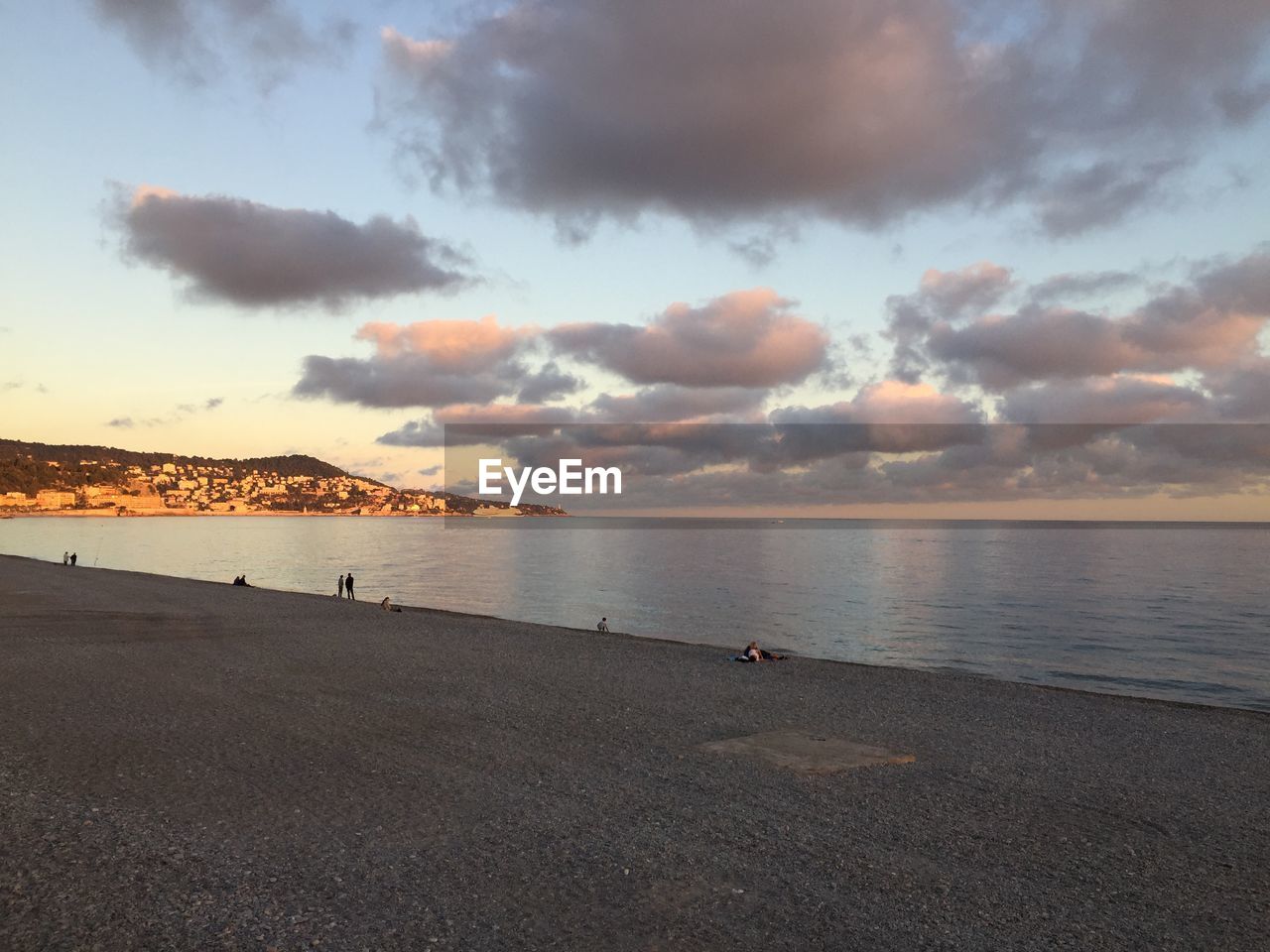 SCENIC VIEW OF SEA AGAINST SKY AT SUNSET