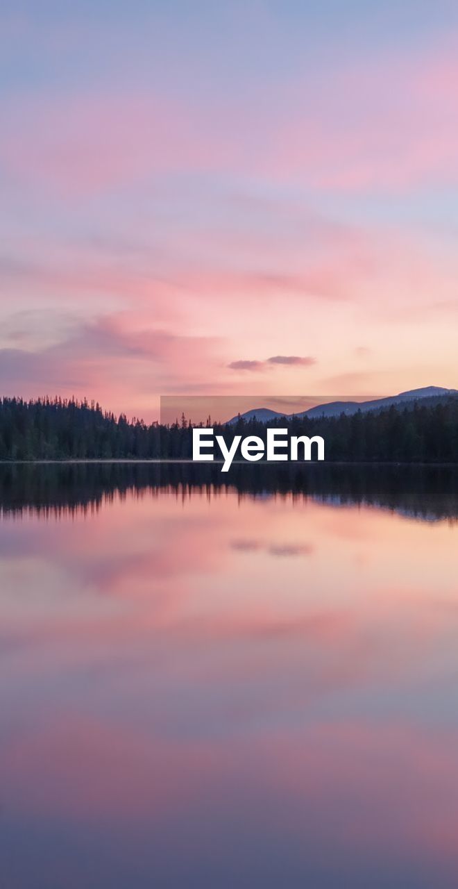 SCENIC VIEW OF LAKE AGAINST SKY DURING SUNSET