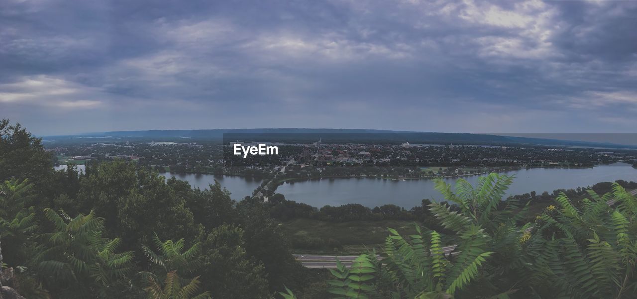 PANORAMIC VIEW OF CITY AGAINST SKY