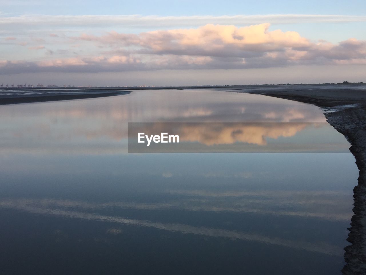 VIEW OF SEA AGAINST SKY DURING SUNSET