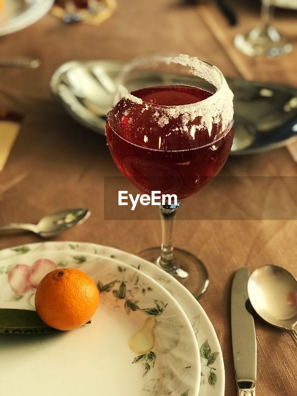 CLOSE-UP OF ORANGES ON PLATE