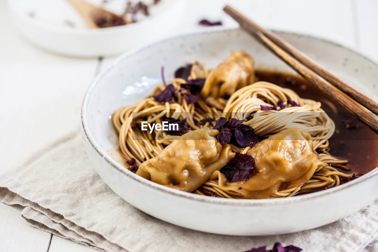 CLOSE-UP OF NOODLES SERVED IN PLATE