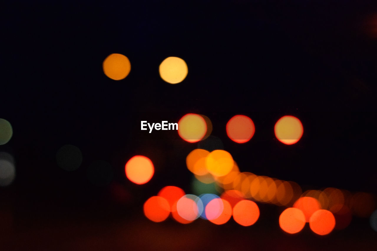 DEFOCUSED IMAGE OF ILLUMINATED LIGHTS