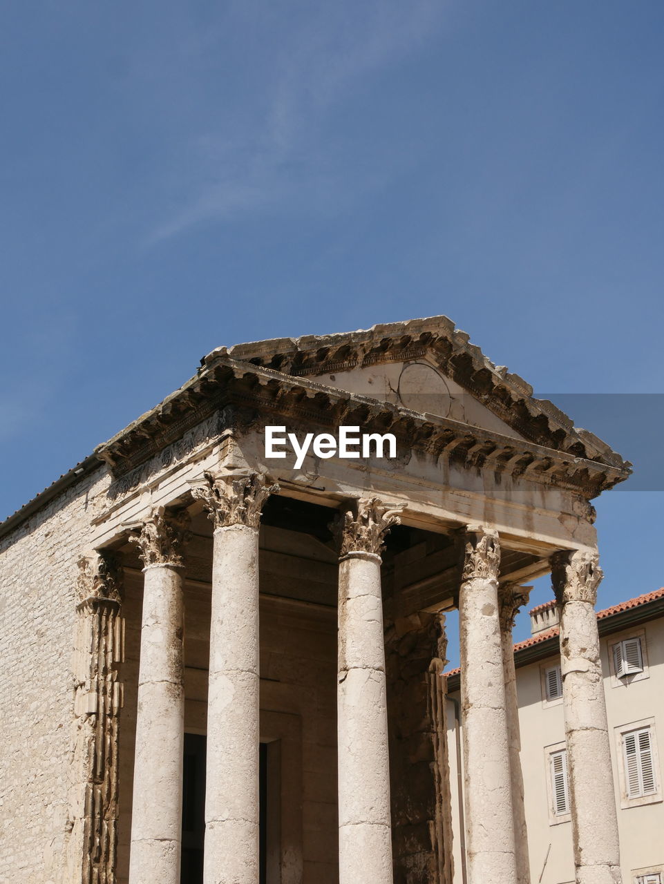 LOW ANGLE VIEW OF HISTORICAL BUILDING