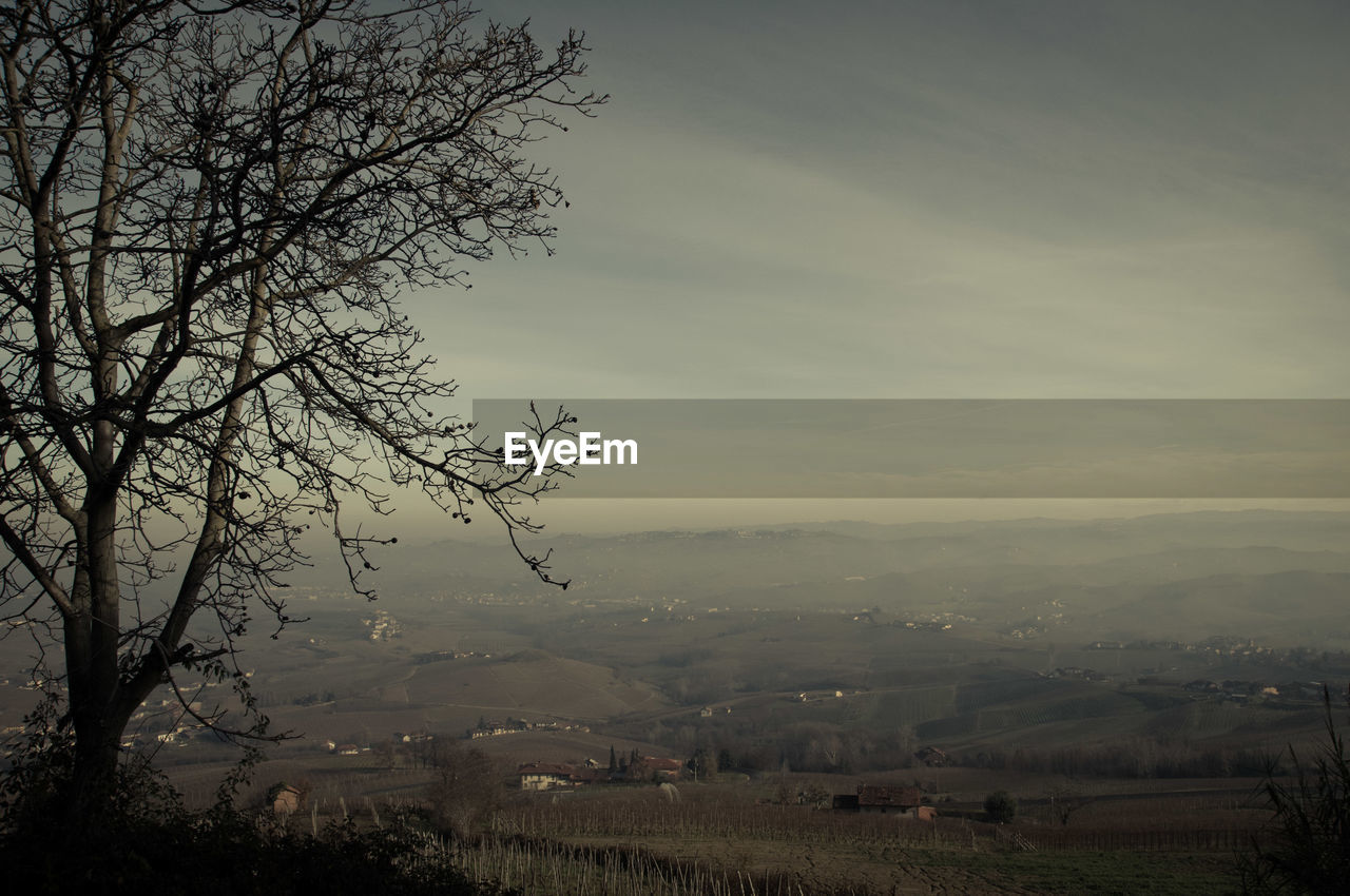 SCENIC VIEW OF FIELD BY MOUNTAINS AGAINST SKY