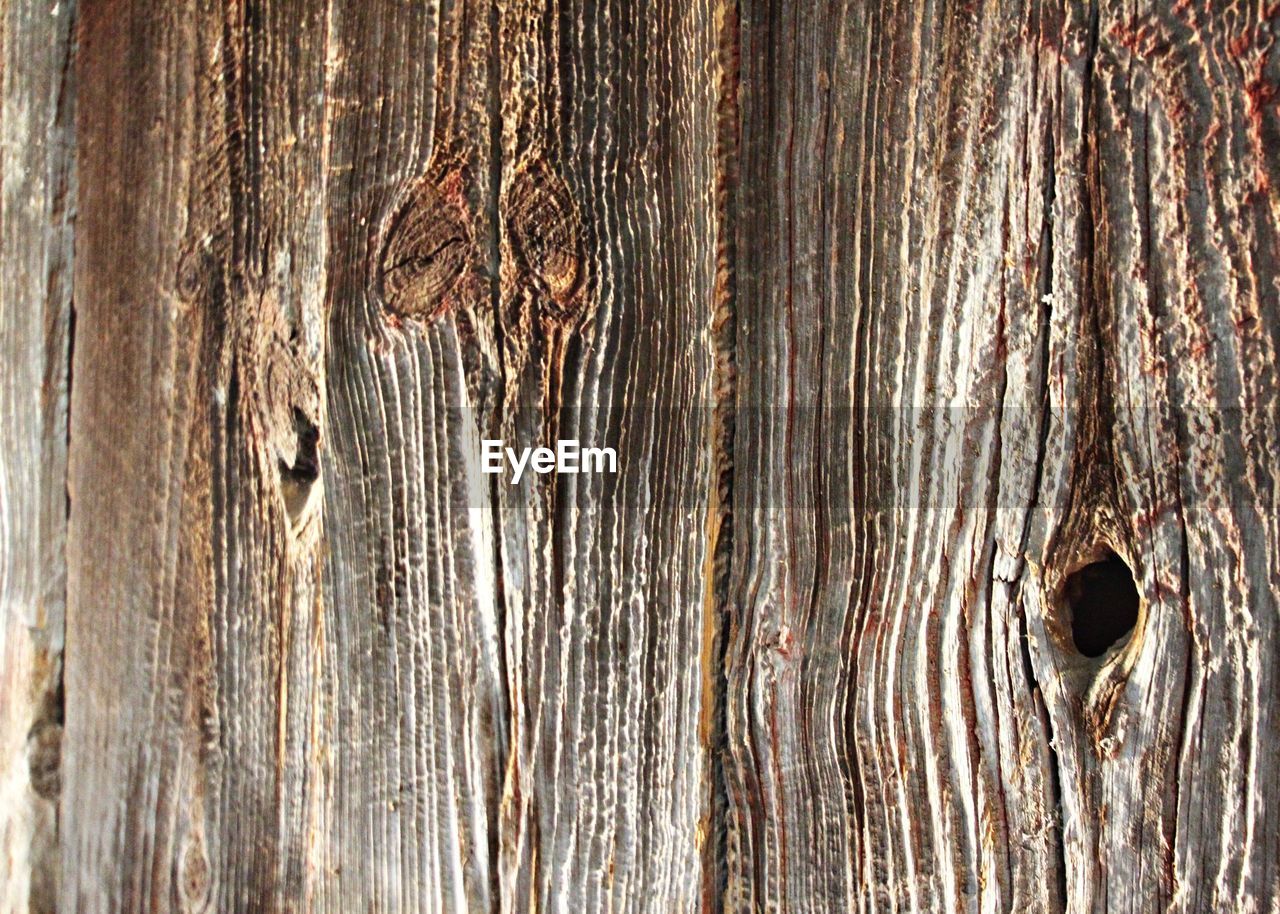 FULL FRAME SHOT OF WOODEN WALL