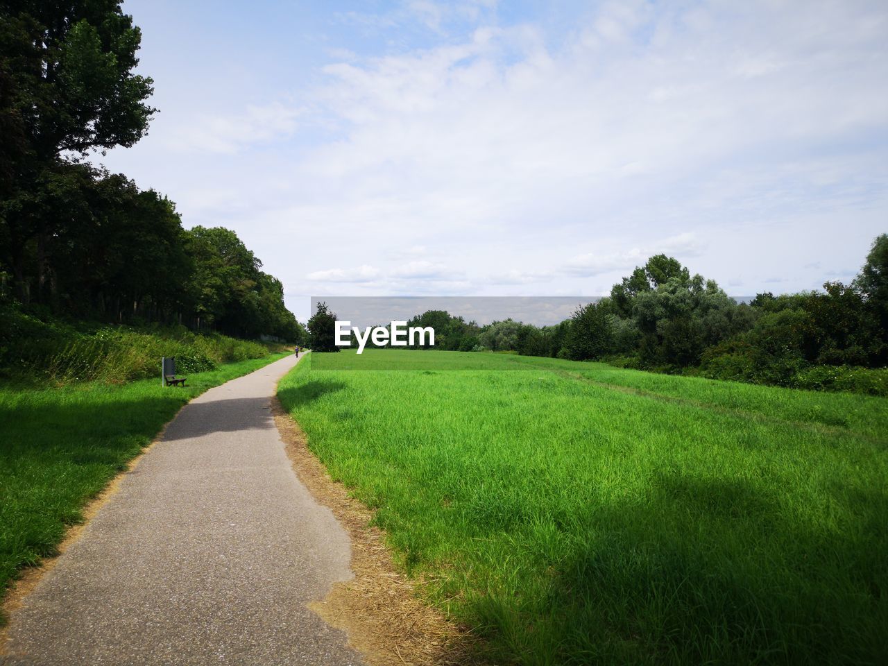 EMPTY ROAD ALONG COUNTRYSIDE LANDSCAPE