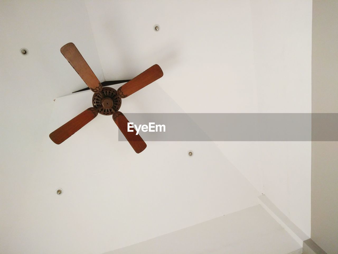 LOW ANGLE VIEW OF AIRPLANE ON CEILING OF HOME