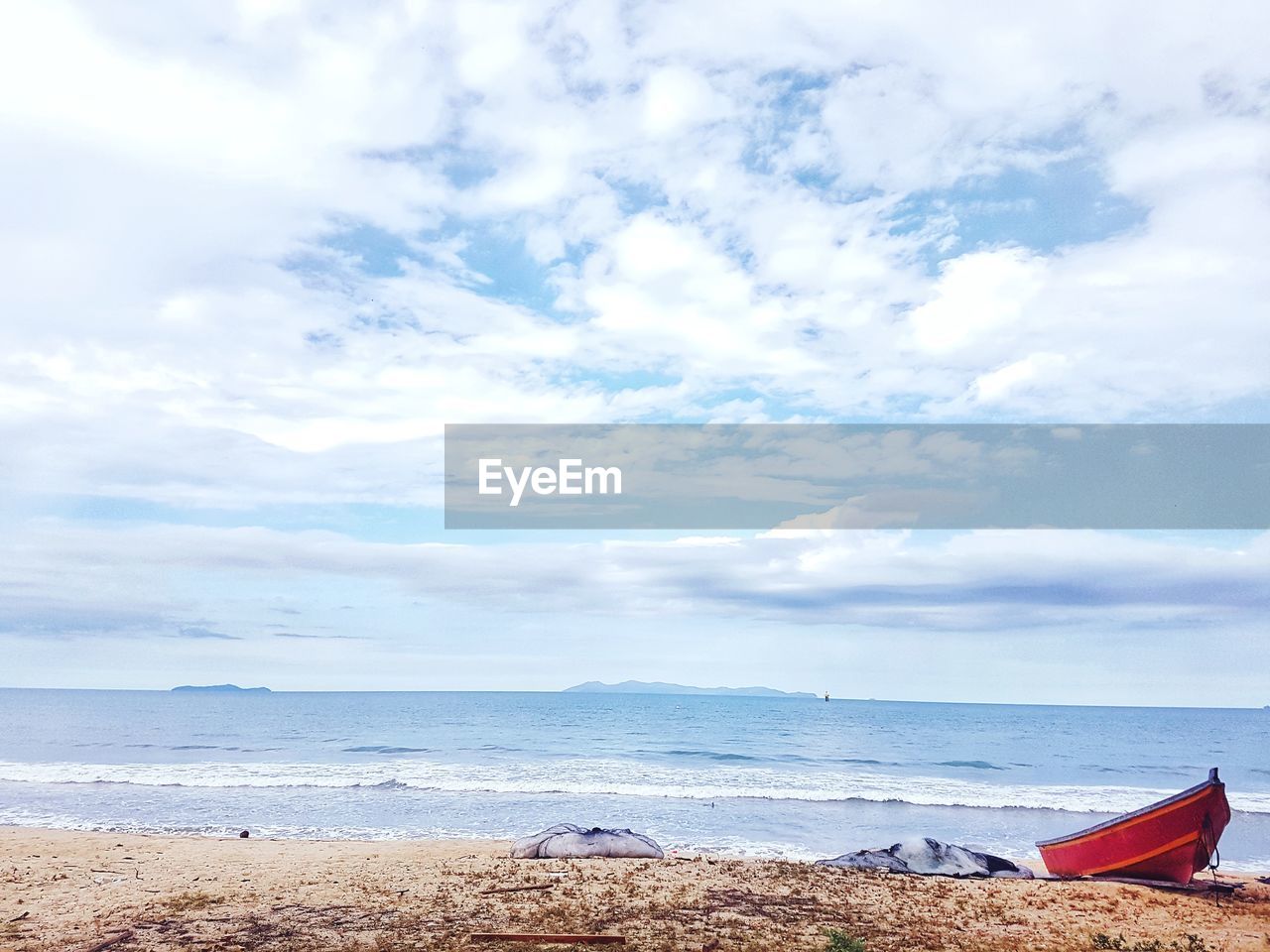 PANORAMIC VIEW OF SEA AGAINST SKY