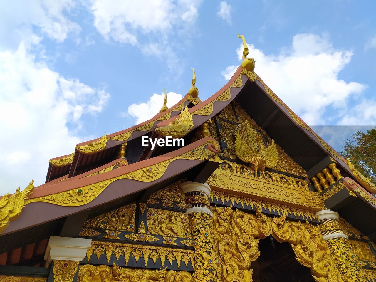 LOW ANGLE VIEW OF TRADITIONAL TEMPLE AGAINST SKY