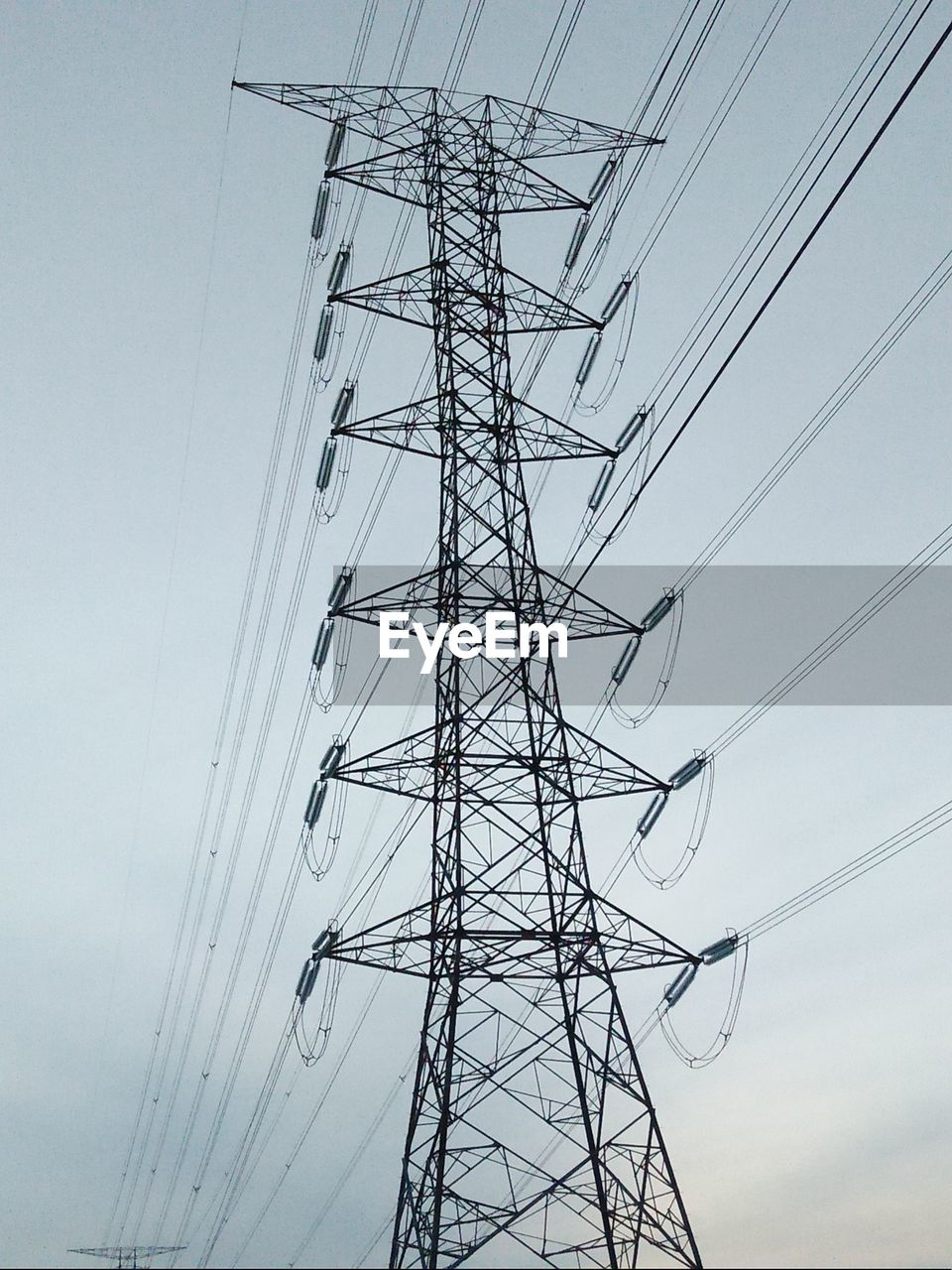 LOW ANGLE VIEW OF ELECTRICITY PYLON AGAINST THE SKY