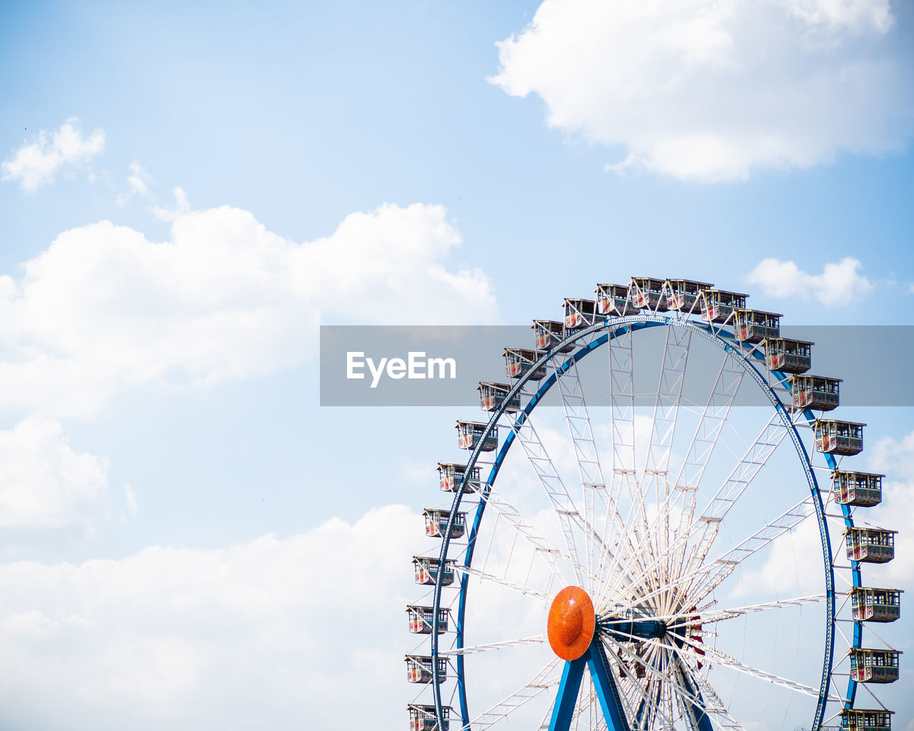 LOW ANGLE VIEW OF FERRIS WHEEL